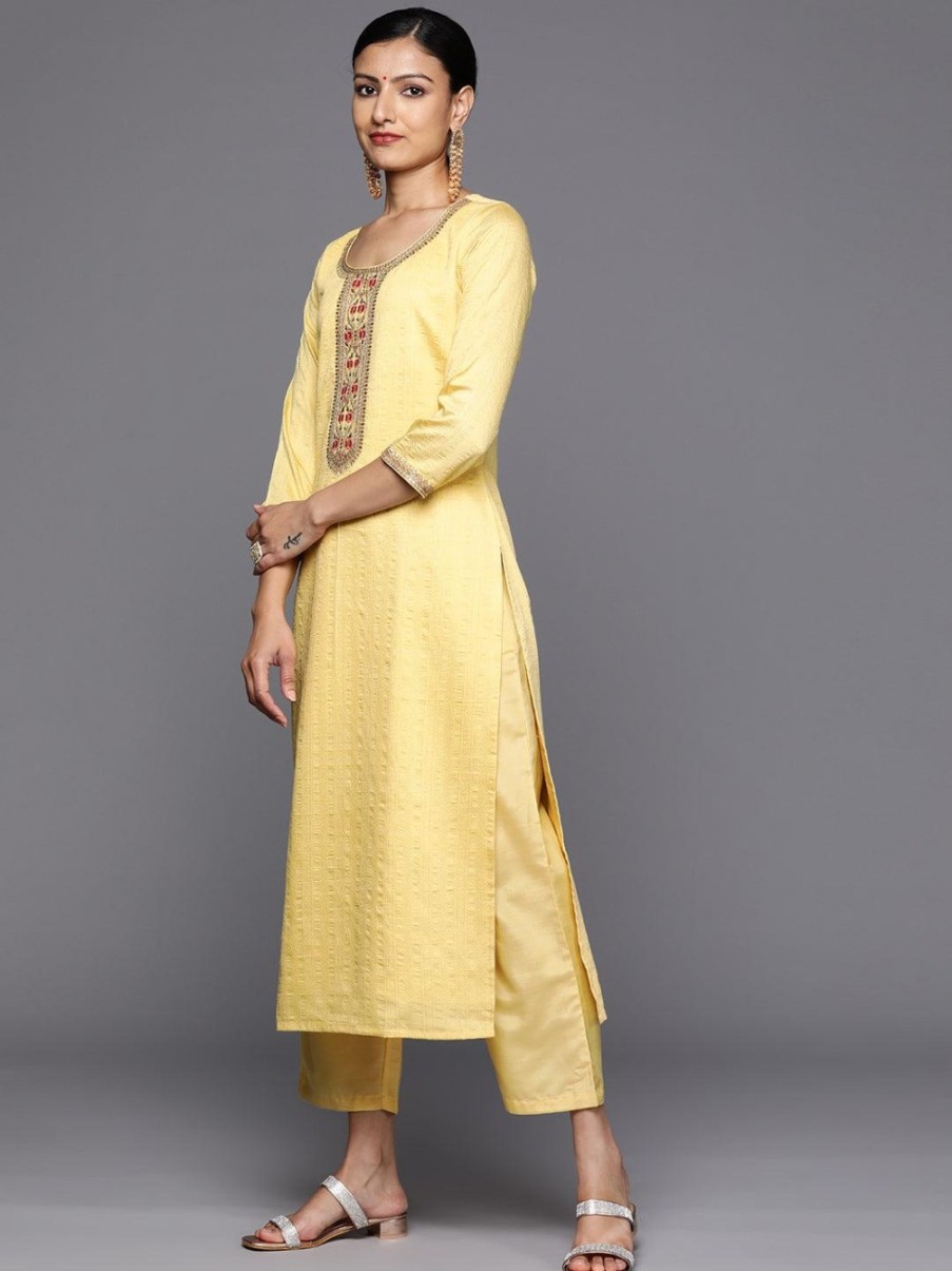 Buy Yellow Trousers & Pants for Men by UNITED COLORS OF BENETTON Online |  Ajio.com